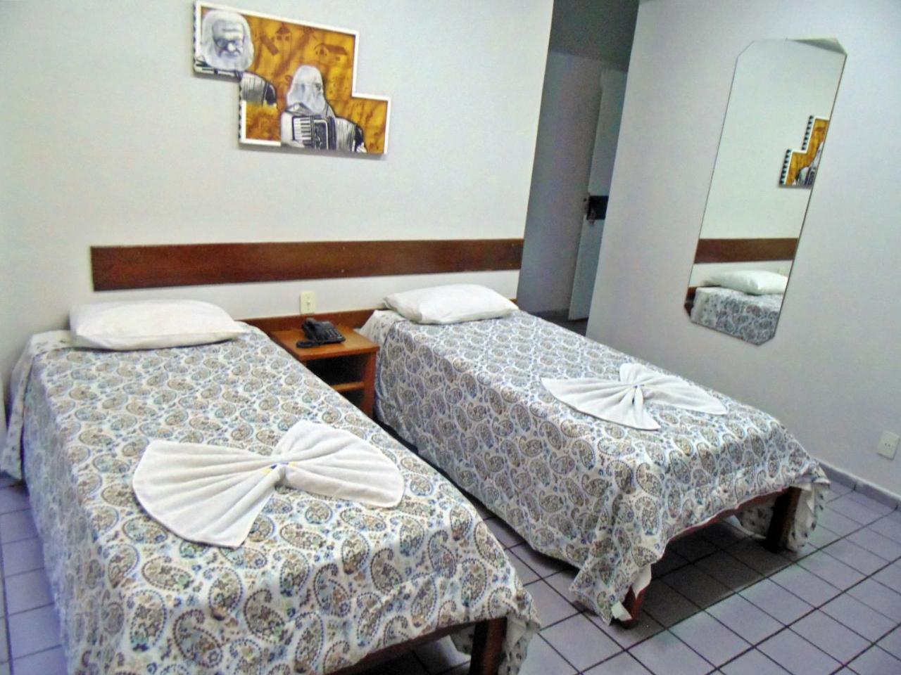 Titao Plaza Hotel กัมปีนากรันเด ภายนอก รูปภาพ